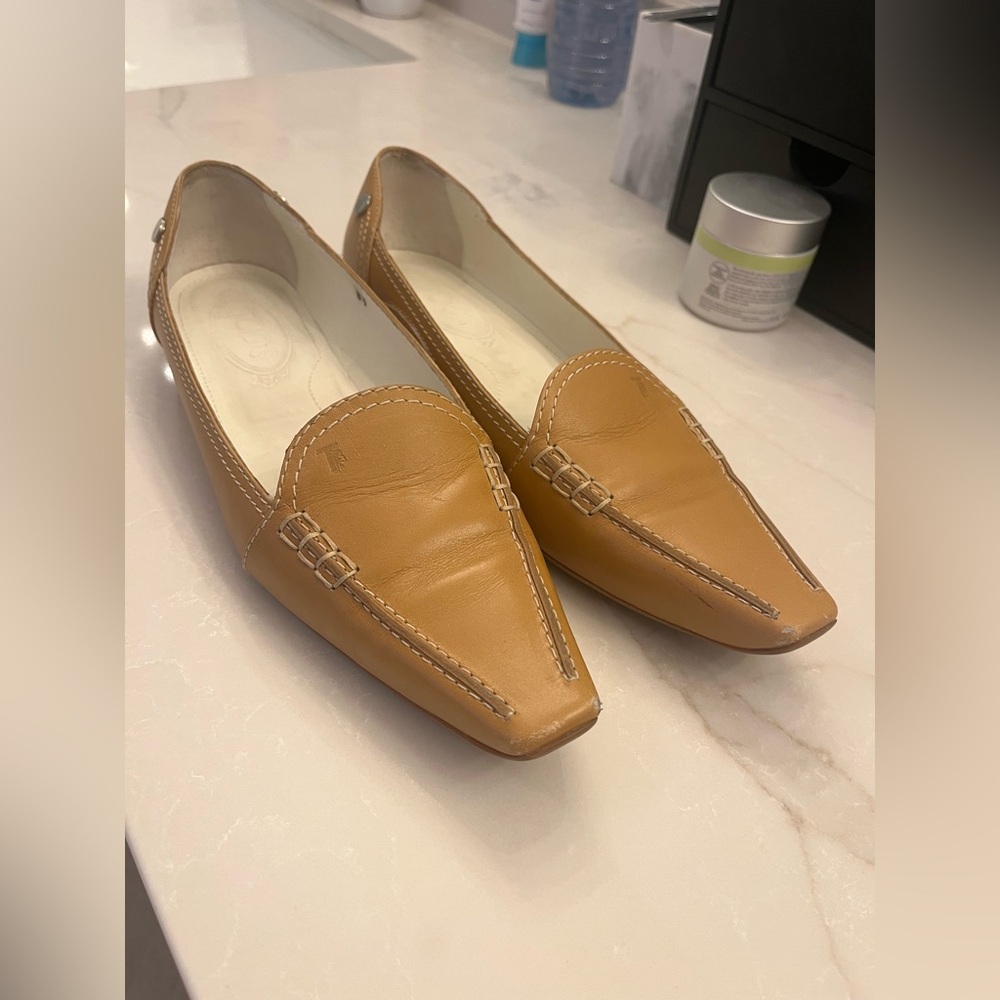TOD’S Tan Leather Loafers women  size 8.5